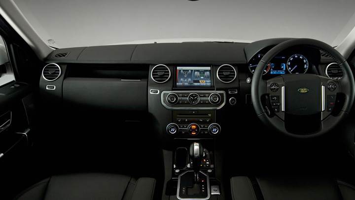 DashBoard Of 2010 Land Rover Discovery